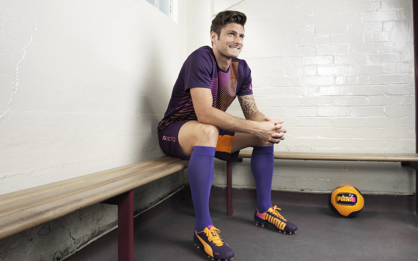 波兰逆转勒沃库森,迪亚斯用致命一击宣告,真正的大场面先生从不手软