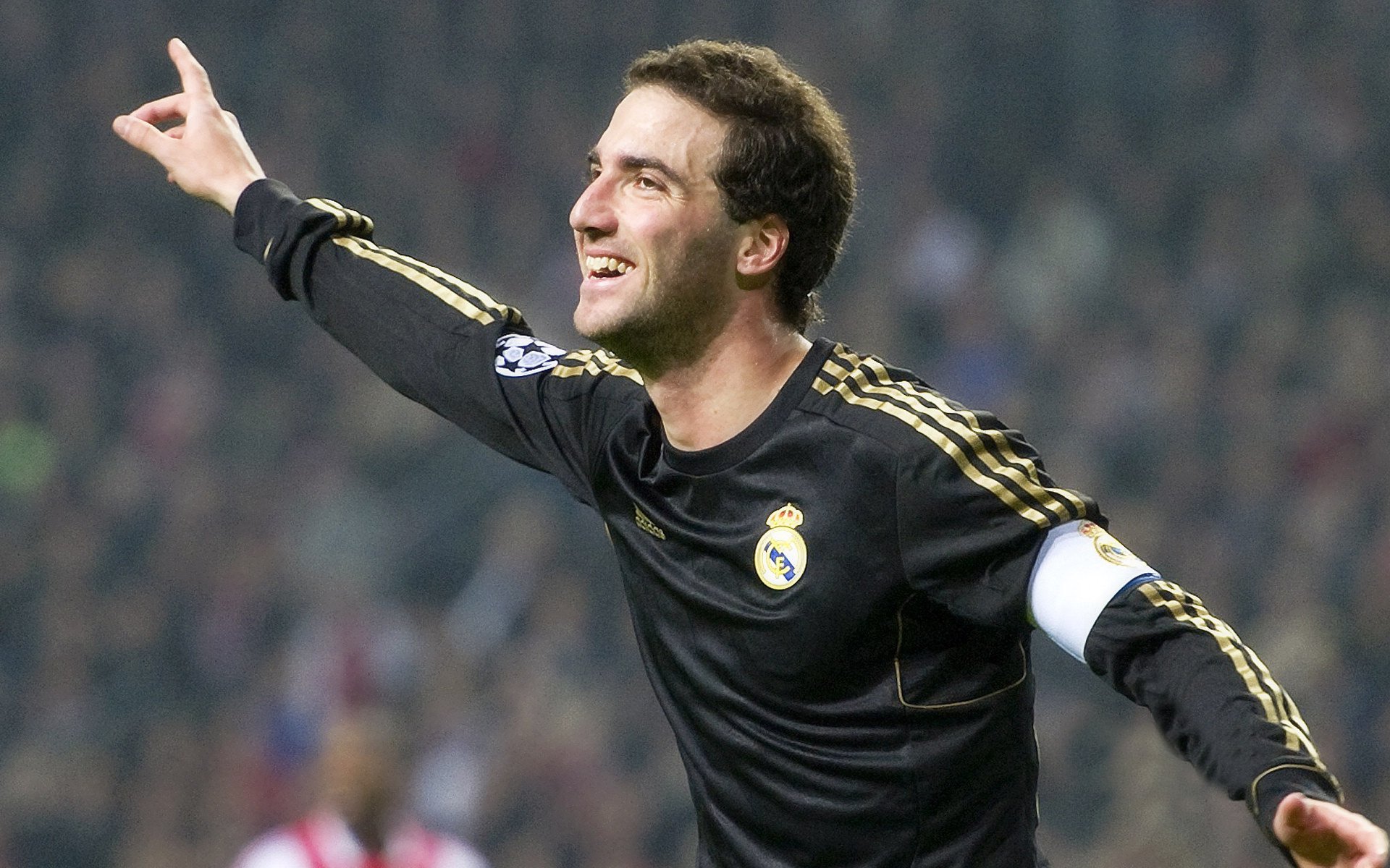 奥纳纳救赎夜撞上米兰迷失记，一扇球门，两个世界